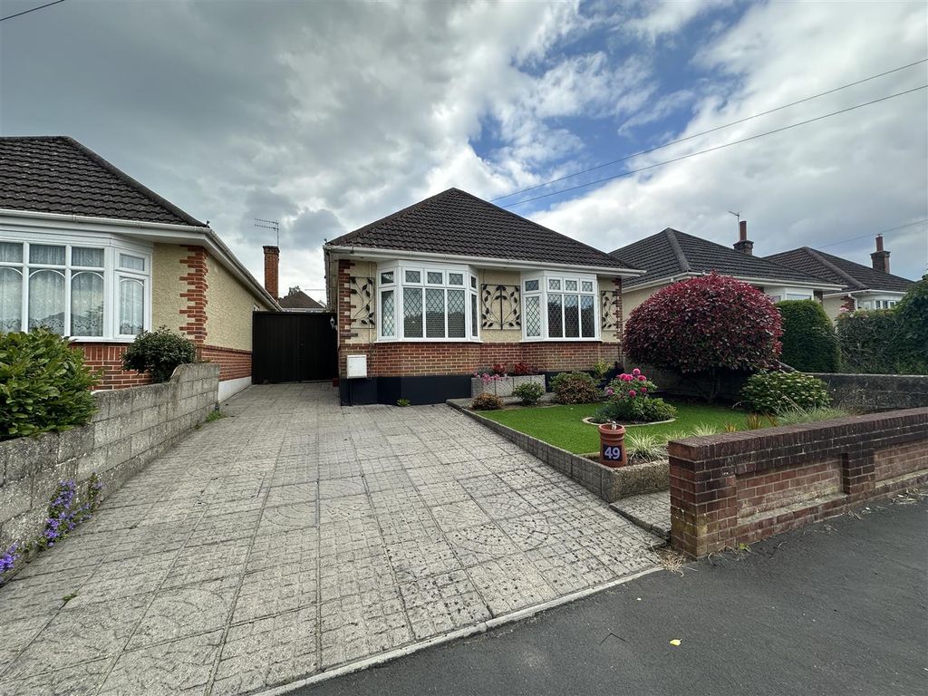 4 bed detached bungalow for sale in Strathmore Road, Muscliffe