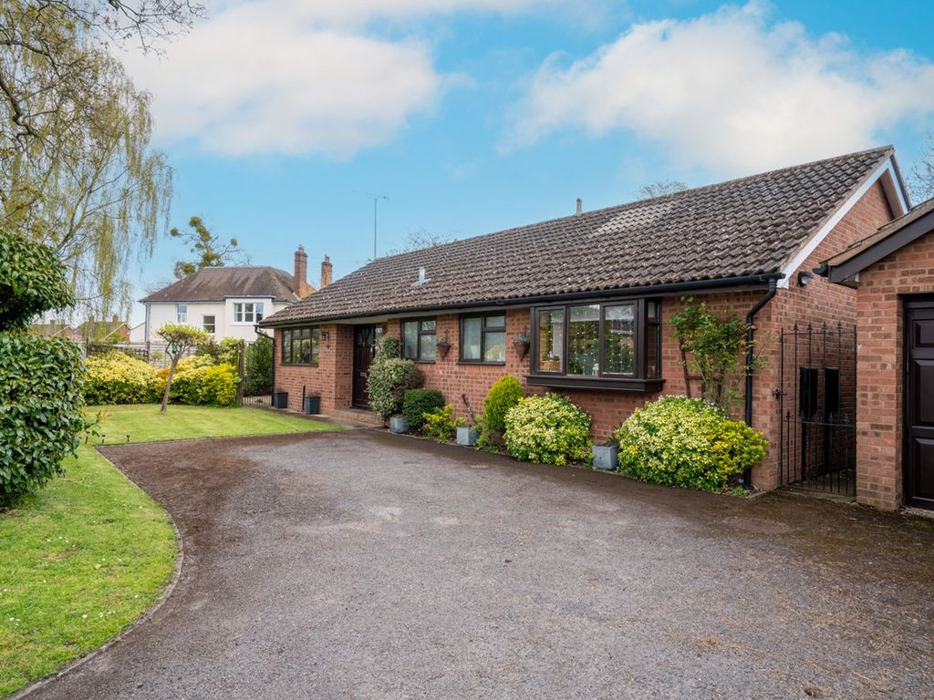 3 bed bungalow for sale in Hall Road, Leckhampton, Cheltenham GL53 Zoopla