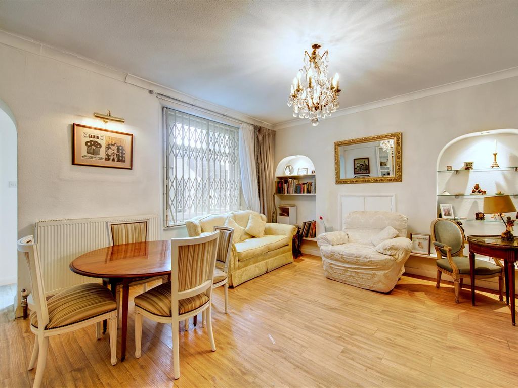 2 bed flat for sale in Eccleston Square, London SW1V, £450,000 Zoopla