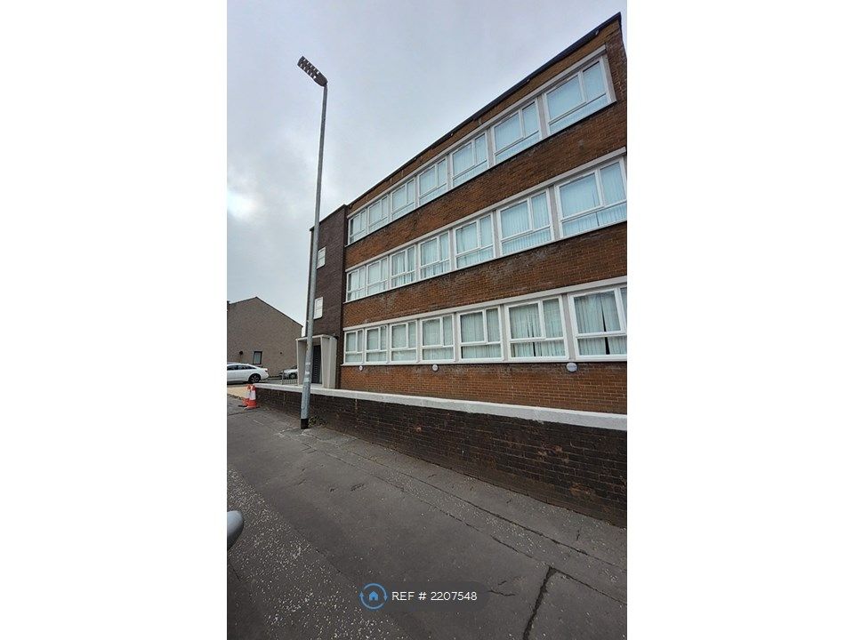 2 bed flat to rent in Rochdale, Rochdale OL12, £775 pcm Zoopla