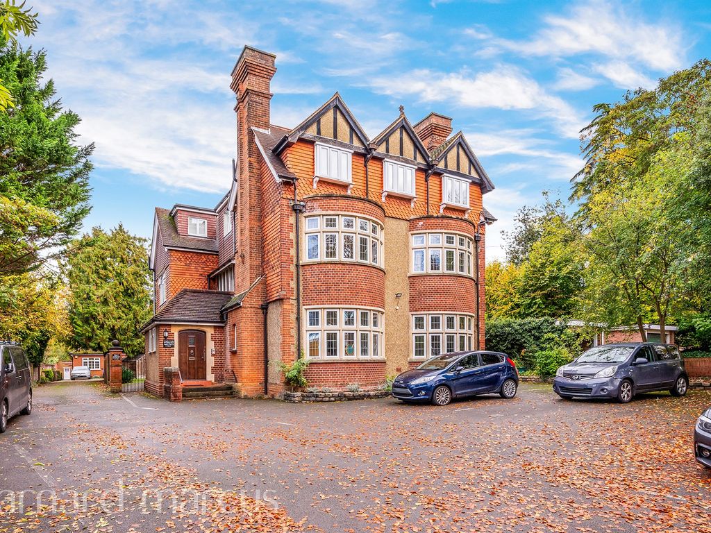 2 bed flat for sale in College Road, Epsom KT17, £475,000 Zoopla