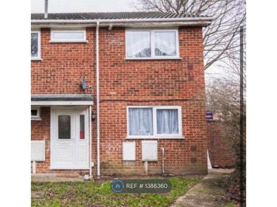 2 bed flat to rent in Cromarty Court, Bletchley MK3 Zoopla