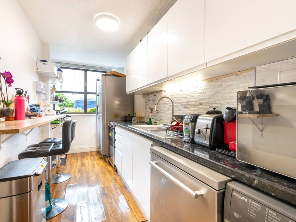 2 bed flat for sale in Tavistock Crescent, Notting Hill Gate, London