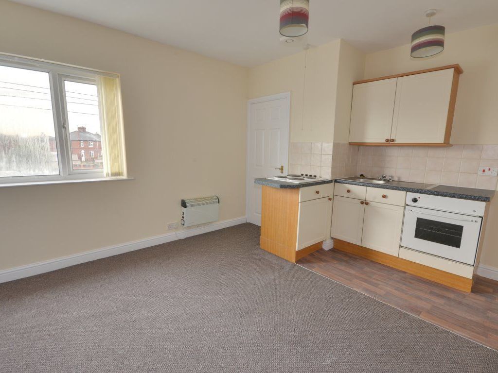 1 bed flat to rent in Airedale Road, Castleford WF10, £450 pcm Zoopla
