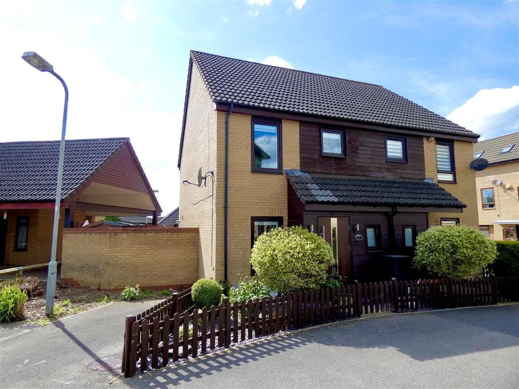 2 bed property for sale in Howitt Drive, Bradville, Milton Keynes MK13