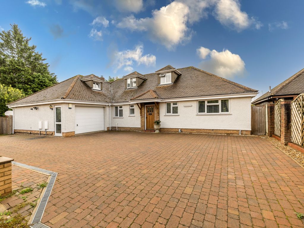 5 bed detached house for sale in Radstone Road, Brackley NN13, £850,000