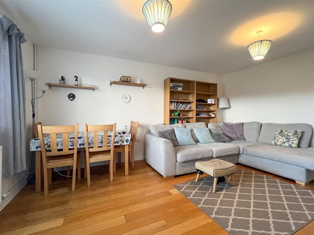 2 bed bungalow for sale in Stanwick Crescent, Cheltenham GL51 Zoopla