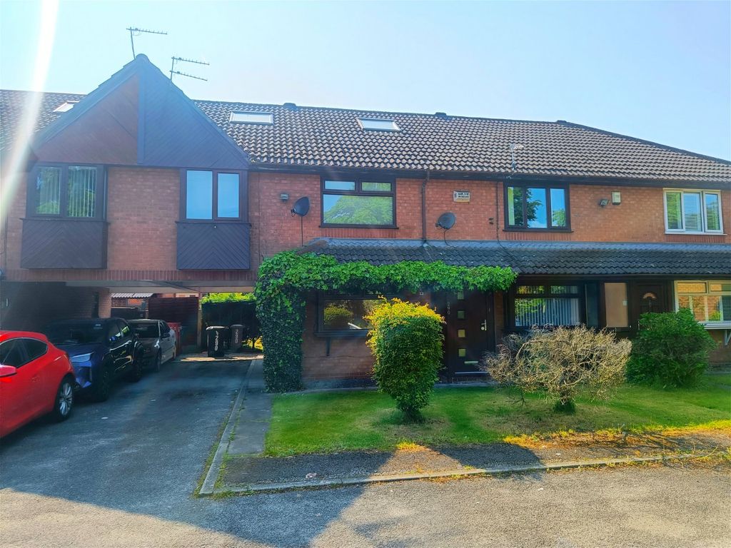 3 bed terraced house to rent in Manor Avenue, Sale, Greater Manchester