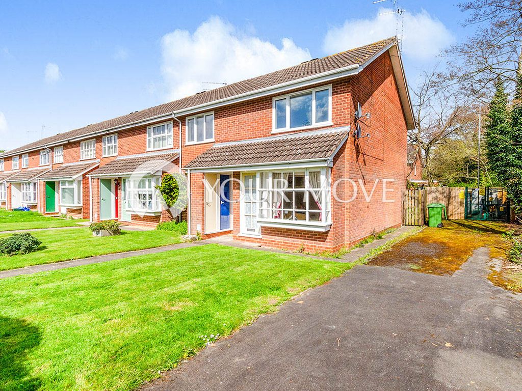 2 bed flat to rent in Gainsborough Drive, Wolverhampton, Staffordshire