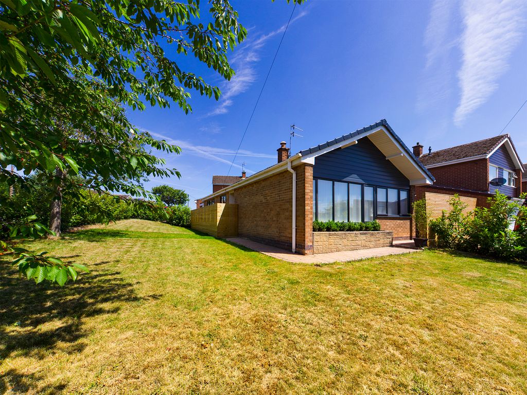 3 bed bungalow for sale in Foxglove Road, Newthorpe, Nottingham NG16