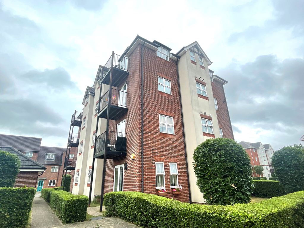 2 bed flat for sale in Woodland Walk, Aldershot GU12 Zoopla