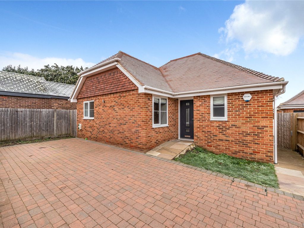 2 bed bungalow for sale in Compton Place, Kempshott, Basingstoke