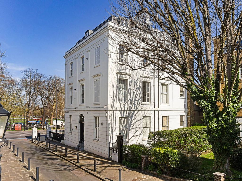 Studio to rent in Crescent Grove, Clapham Common South Side, London SW4