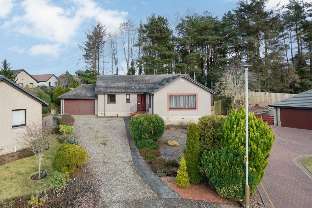 3 bed detached house for sale in Mcculloch Drive, Forfar, Angus DD8, £249,000 Zoopla