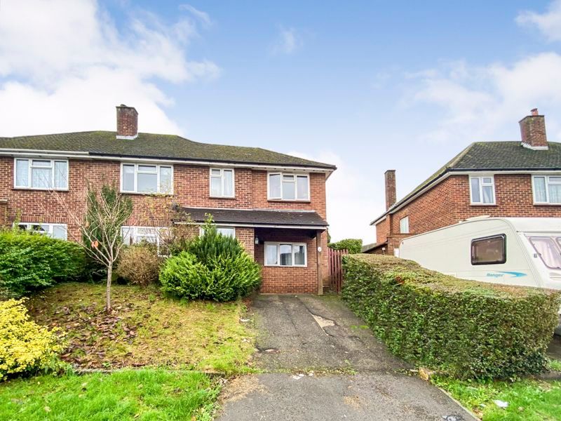 5 bed semidetached house for sale in Chapmans Crescent, Chesham HP5