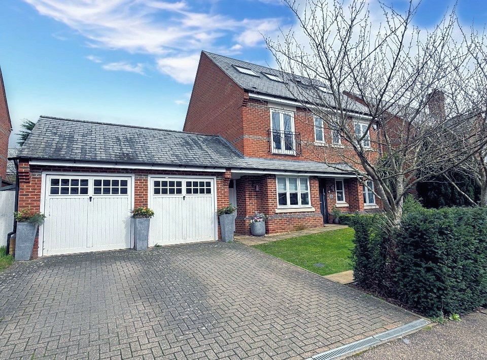 5 bed detached house for sale in Farm Crescent, Napsbury Park AL2, £