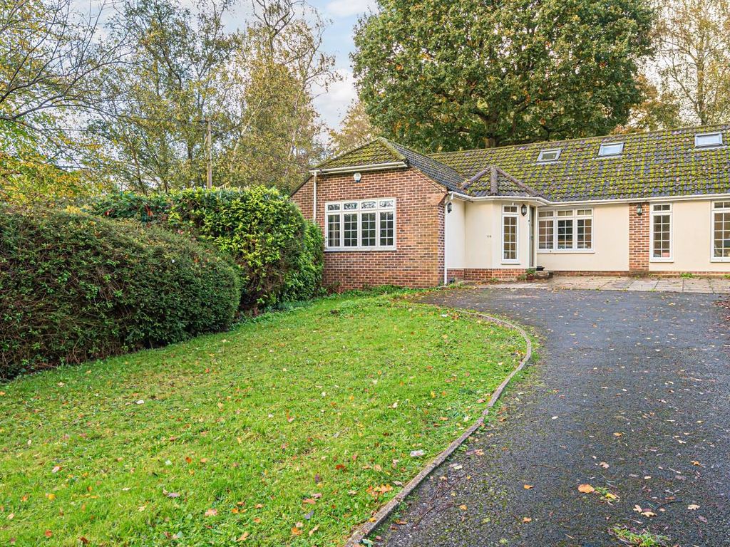 4 bed property for sale in Pine Road, Hiltingbury, Chandlers Ford SO53
