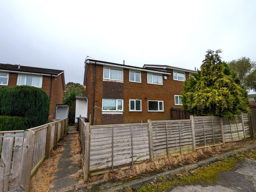 2 bed flat to rent in Redesdale Road, Chester Le Street DH2, £550 pcm