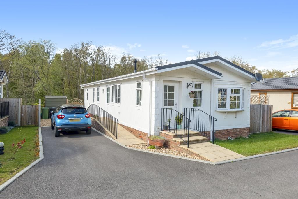 2 bed mobile/park home for sale in Ravenswing Park, Aldermaston RG7