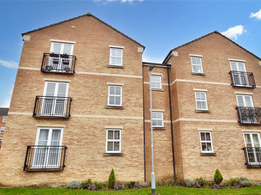 3 bed flat for sale in Broom Mills Road, Farsley, Pudsey, West
