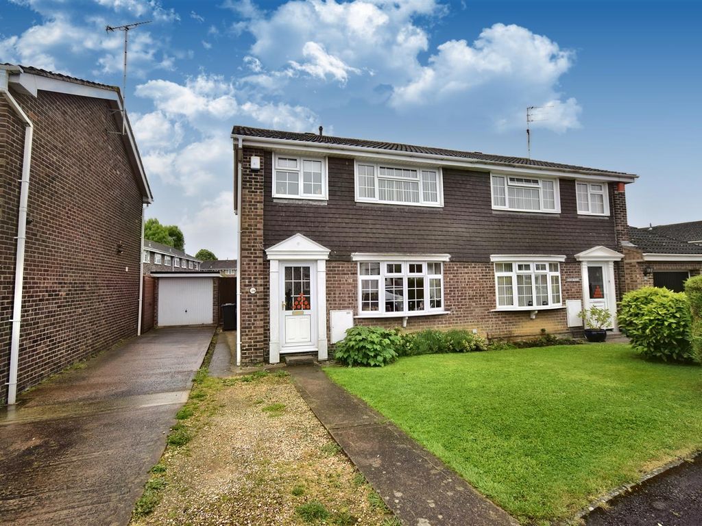 3 bed semidetached house for sale in Redstart Way, Abbeydale