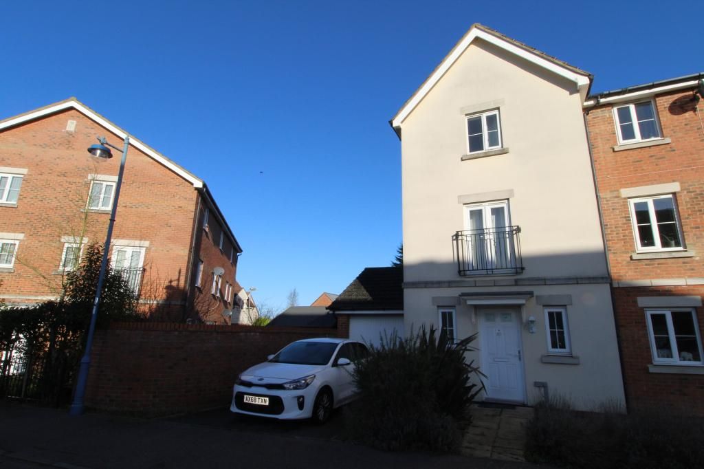 3 bed town house to rent in Greenhaze Lane, Great Cambourne, Cambridge