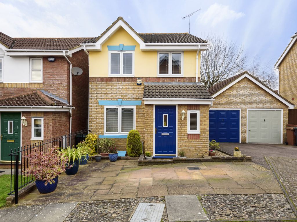 3 bed detached house for sale in Highfield, Carpenders Park