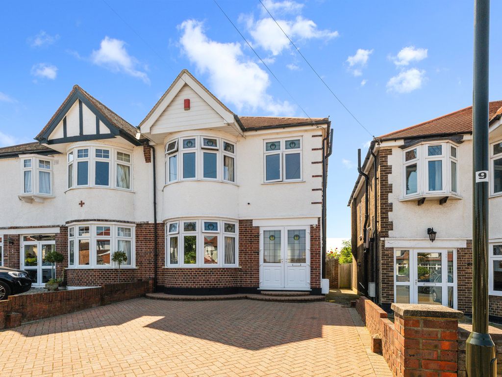 3 bed semidetached house for sale in Arundel Avenue, Morden SM4, £