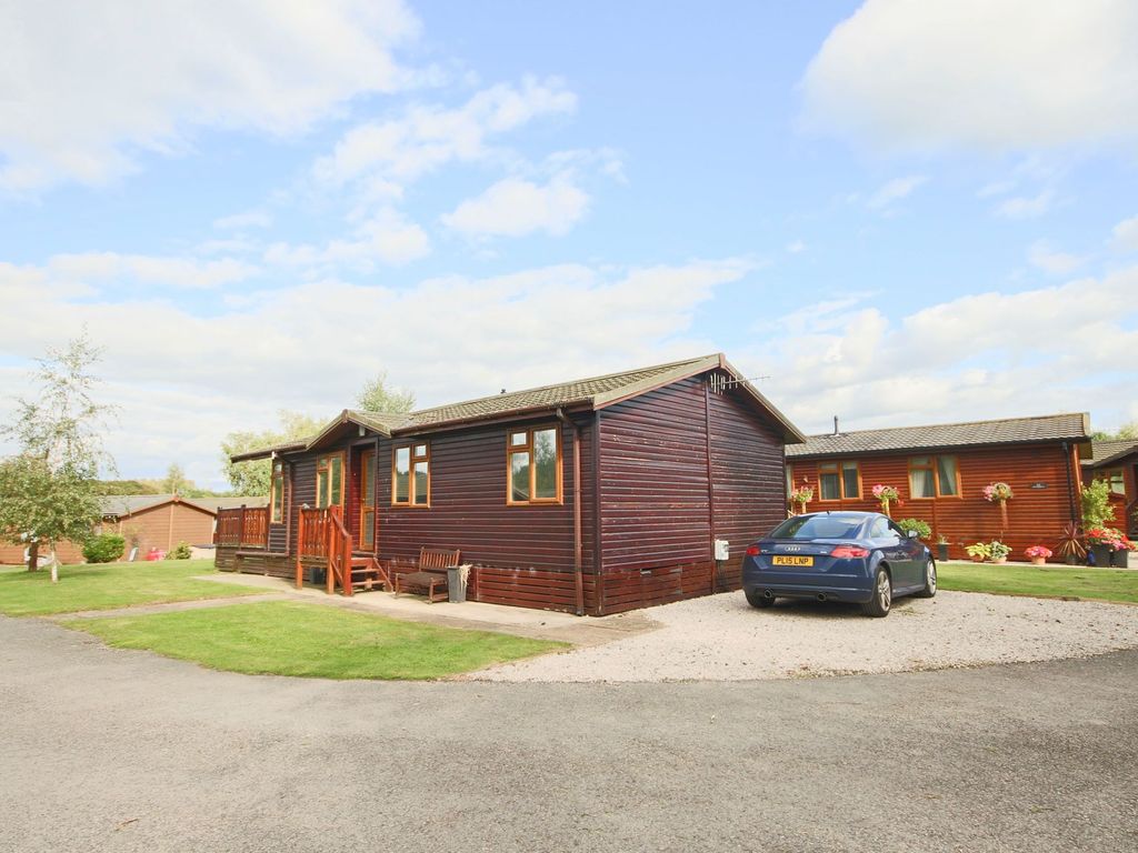 3 bed mobile/park home for sale in South Lakeland Leisure Village, Pure
