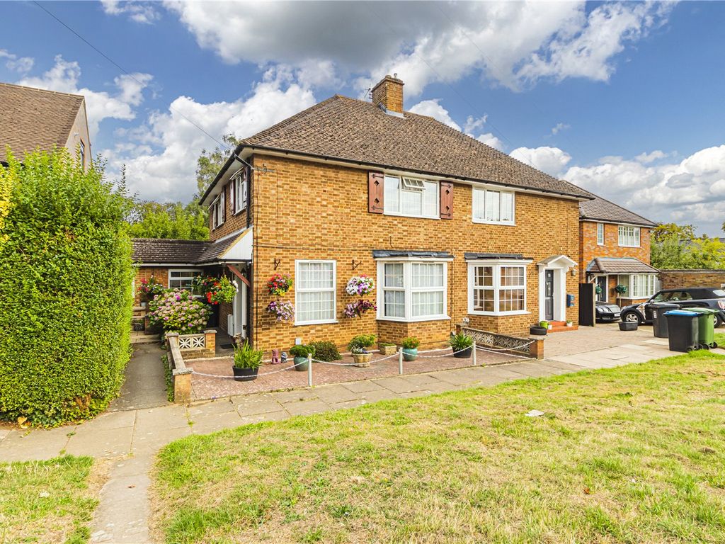 3 bed end terrace house for sale in Castle Mead, Hemel Hempstead