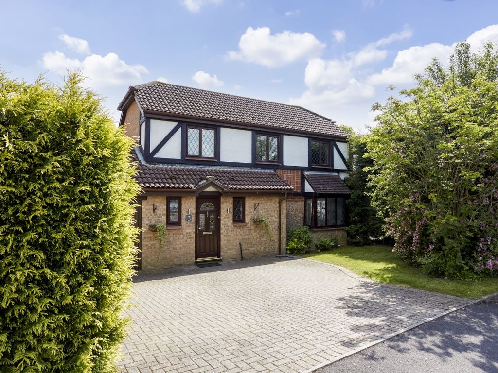 3 bed flat to rent in Walmer Close, Southwater, Horsham RH13 Zoopla