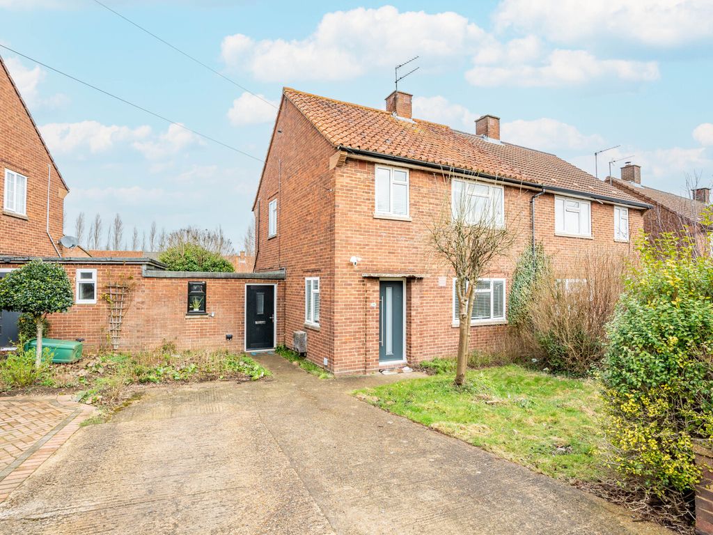 3 bed semidetached house for sale in Maynard Drive, St. Albans