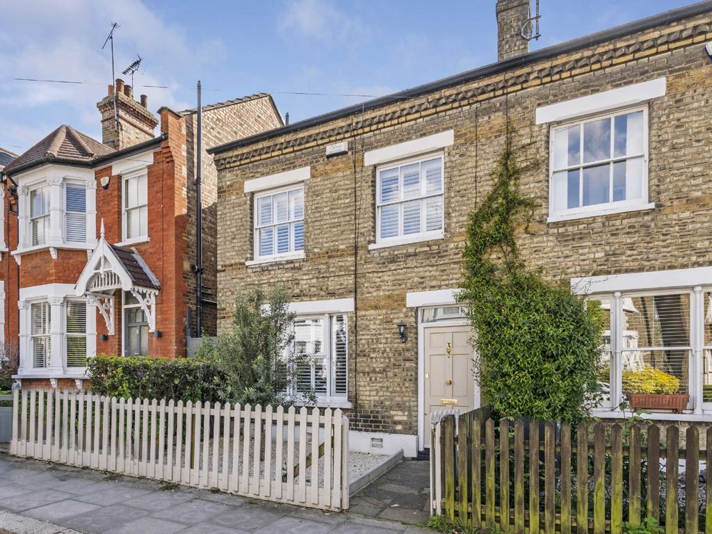 2 bed property for sale in Long Lane, London N2, £875,000 Zoopla