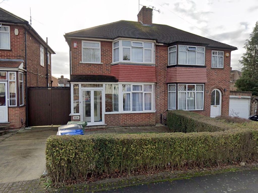 3 bed semidetached house for sale in Dryburgh Gardens, London NW9, £