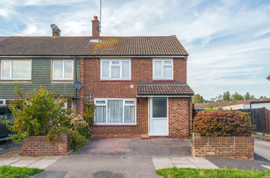 3 Bed End Terrace House For Sale In Tongham Road, Aldershot, Hampshire 