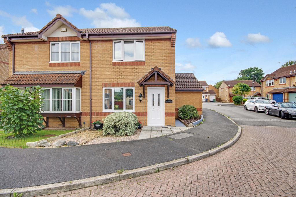 2 bed semidetached house for sale in WesterMoor Drive, Roundswell