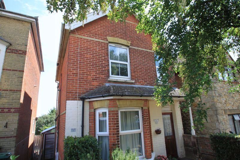 2 bed flat to rent in Newport Road, Cowes PO31 Zoopla