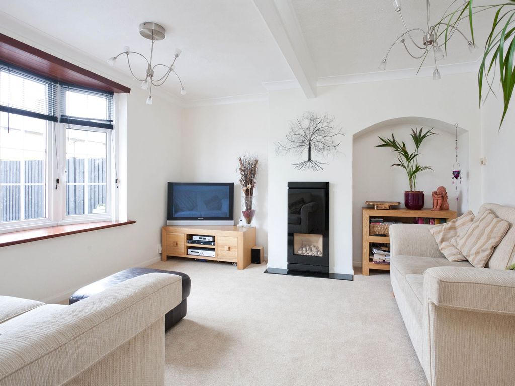 2 bed detached house to rent in Buckfast Road, Morden, Surrey SM4, £1,850 pcm Zoopla