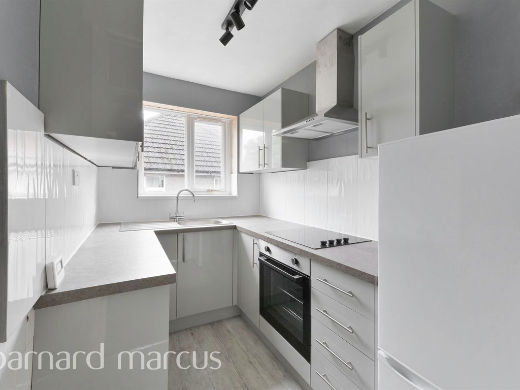 2 bed for sale in Chiltern Drive, Berrylands, Surbiton KT5