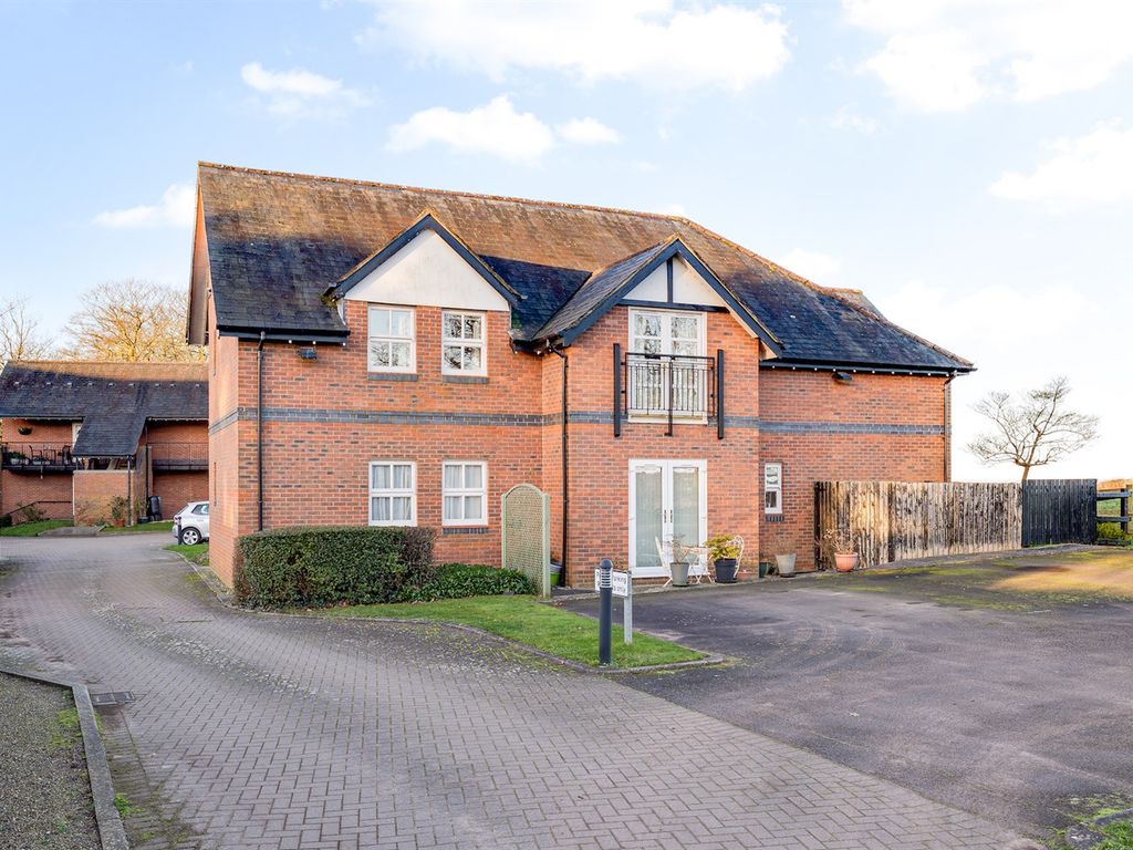 2 bed flat for sale in Ferma Lane, Great Barrow, Chester CH3, £120,000 Zoopla