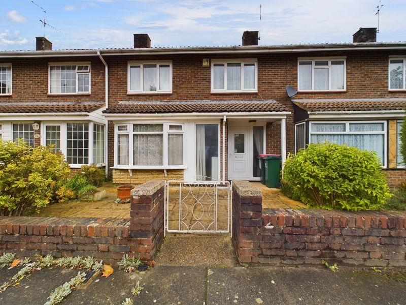 3 bed terraced house for sale in Cherwell Walk, Crawley RH11, £350,000 Zoopla