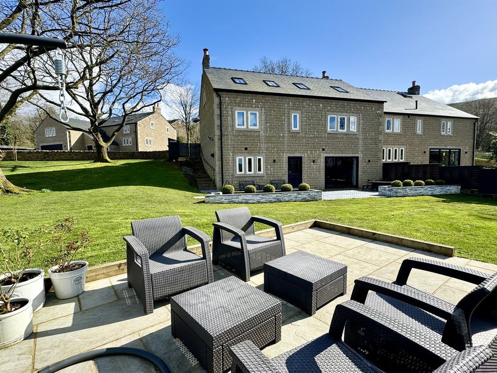 4 bed semidetached house for sale in Storth Brook Court, Glossop SK13