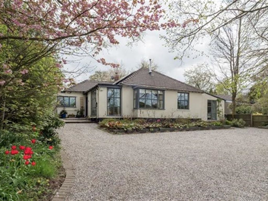 4 bed semidetached bungalow for sale in Rowton Grange Road, ChapelEn