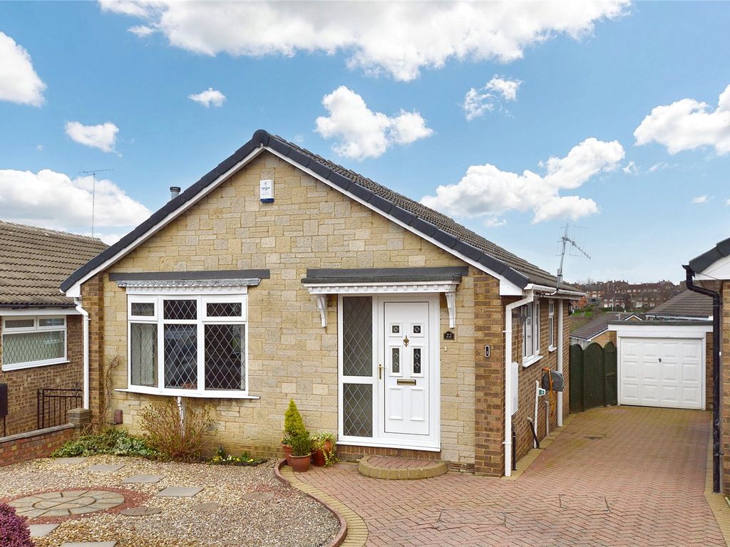 2 bed detached bungalow for sale in New Park Vale, Farsley, Pudsey LS28