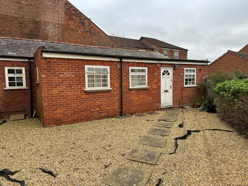 1 bed for sale in The Halve, Trowbridge BA14, £75,000 Zoopla