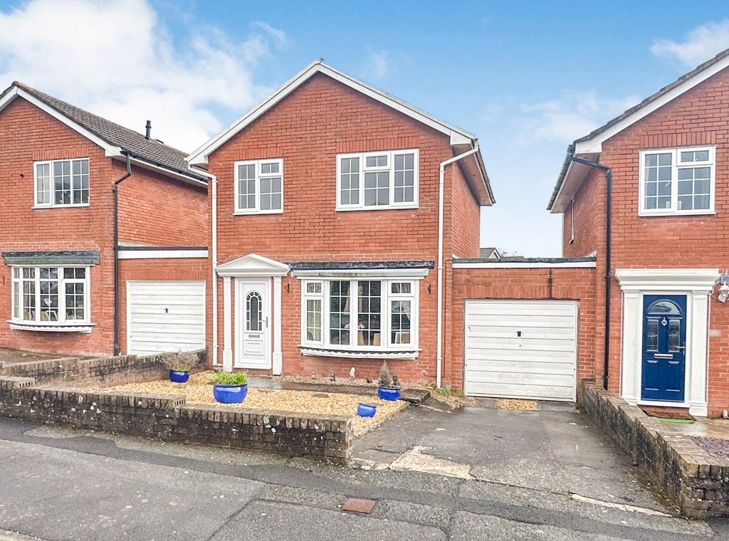 3 bed linkdetached house for sale in Croesonen Parc, Abergavenny NP7