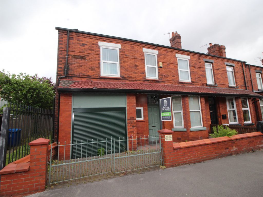 3 bed end terrace house for sale in Avondale Road, Swinley, Wigan WN1