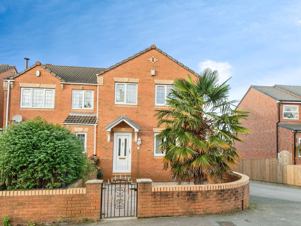 3 bed semidetached house for sale in Church Fields Mews, Castleford