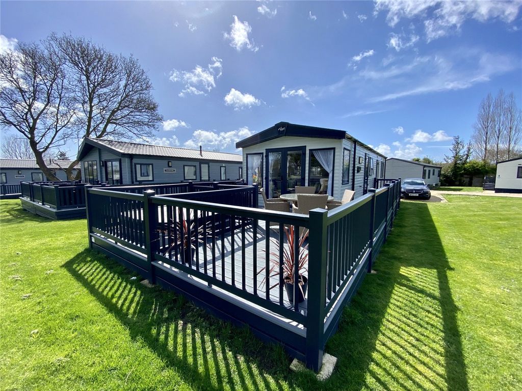 2 bed mobile/park home for sale in Field Lane, St. Helens, Ryde, Isle