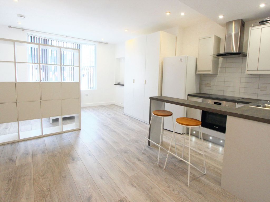 Studio to rent in Week Street, Maidstone ME14, £795 pcm Zoopla